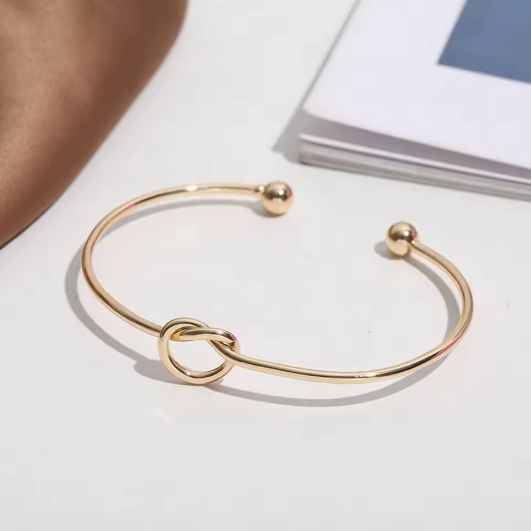 Evelyn™ | Minimalist Knot Bangle