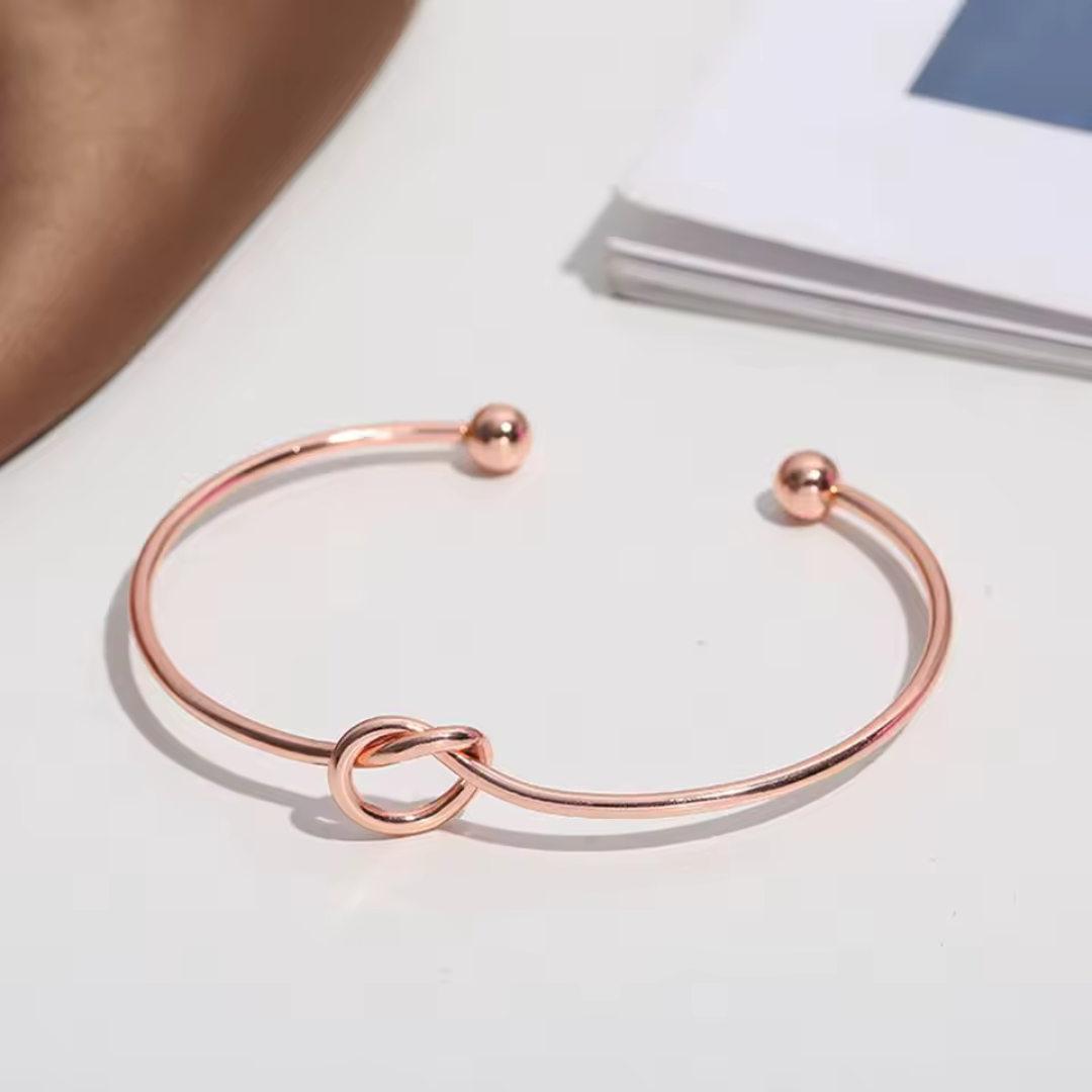 Evelyn™ | Minimalist Knot Bangle