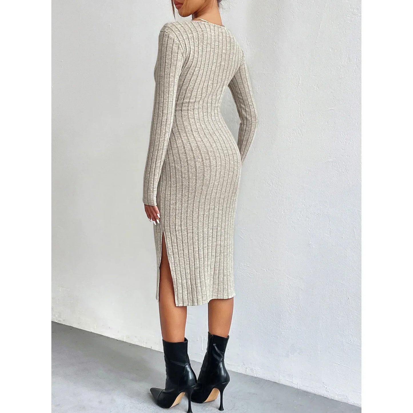 Clara - Timeless Elegance With A Touch Of Simplicity Dress