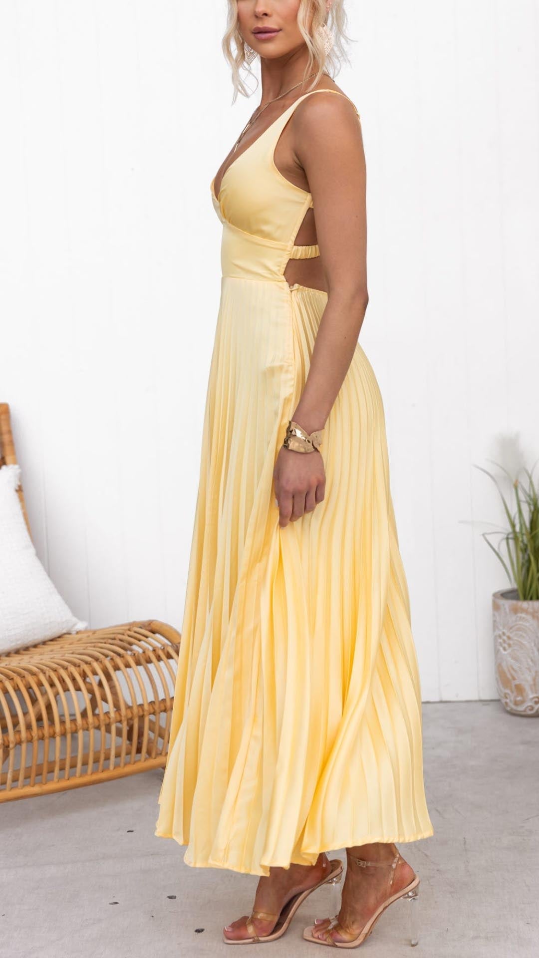 Abby – Yellow Pleated V-Neck Maxi Dress