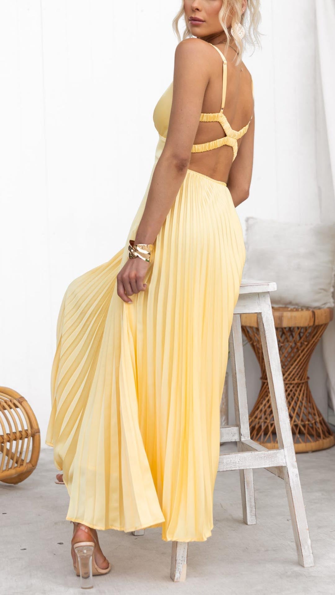 Abby – Yellow Pleated V-Neck Maxi Dress