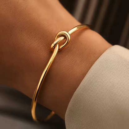 Evelyn™ | Minimalist Knot Bangle