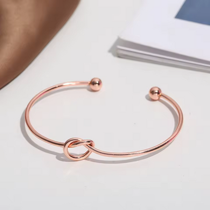 Evelyn™ | Minimalist Knot Bangle